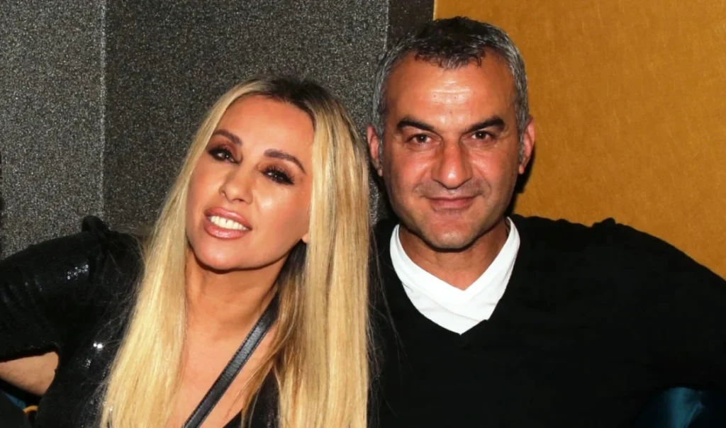 Δήμαρχος Πάτμου για Δέλλα και Μαστροκώστα: “Τη σήκωσε στα χέρια γιατί δεν μπορούσε να σταθεί – Εκεί λύγισα” Δήμαρχος Πάτμου για Δέλλα και Μαστροκώστα: “Τη σήκωσε στα χέρια γιατί δεν μπορούσε να σταθεί – Εκεί λύγισα”