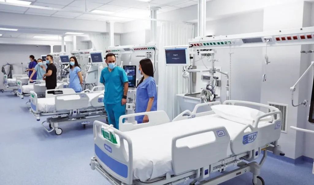 ΕΣΥ: Μπόνους και μισθολογικά κίνητρα σε 45.000 νοσηλευτές – Προσλήψεις, βαρέα-ανθυγιεινά και μηνιαίο επίδομα έως 300 ευρώ μελετά η κυβέρνηση