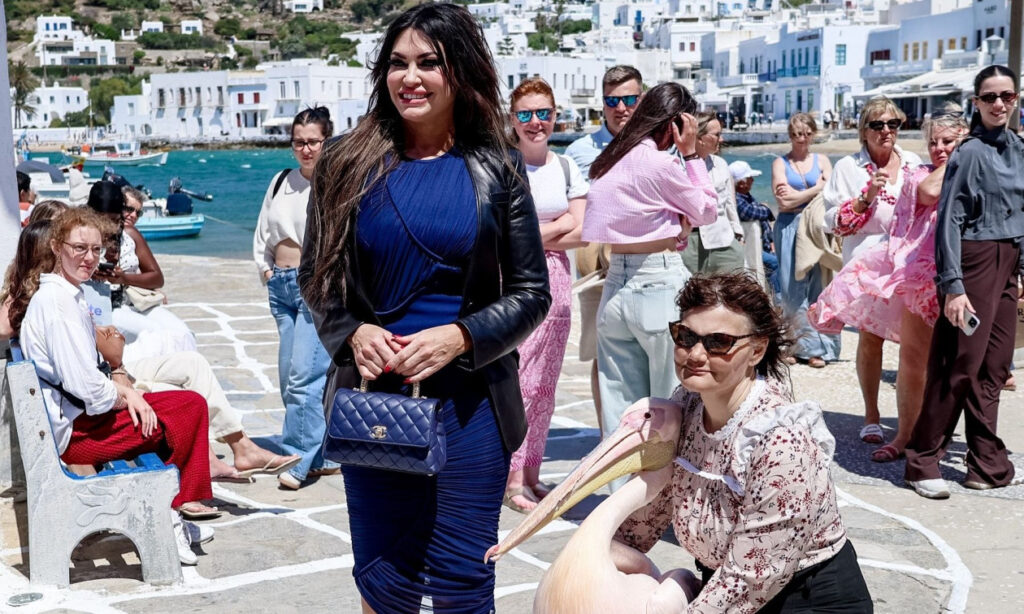 Κίμπερλι Γκιλφόιλ στη Μύκονο: Έμαθε… ελληνικά και είπε «μ@@…» τον συνεργάτη της