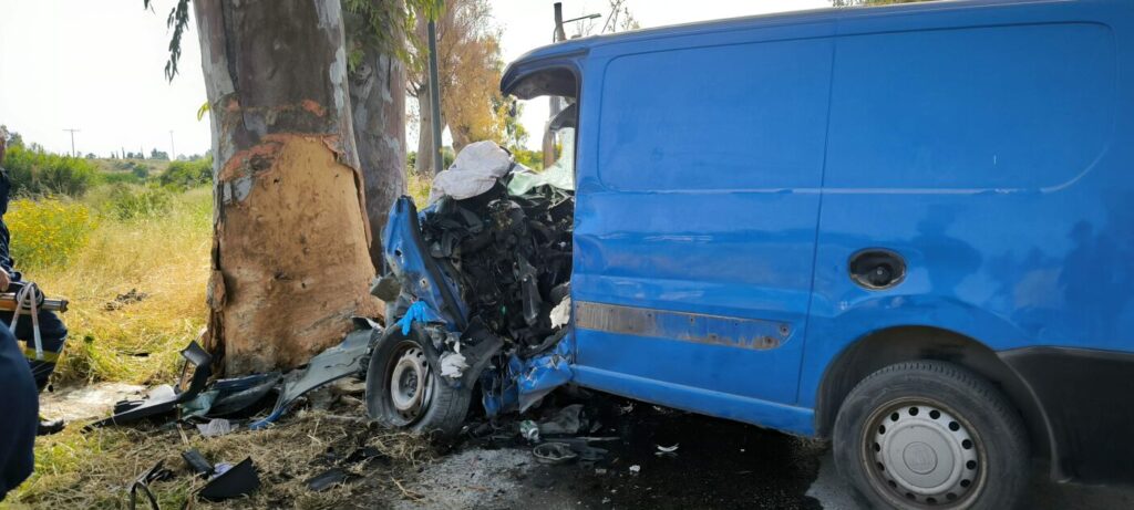 Θανατηφόρο τροχαίο στο Ψαλίδι με θύμα 55χρονο ημεδαπό που προσέκρουσε σε δέντρο