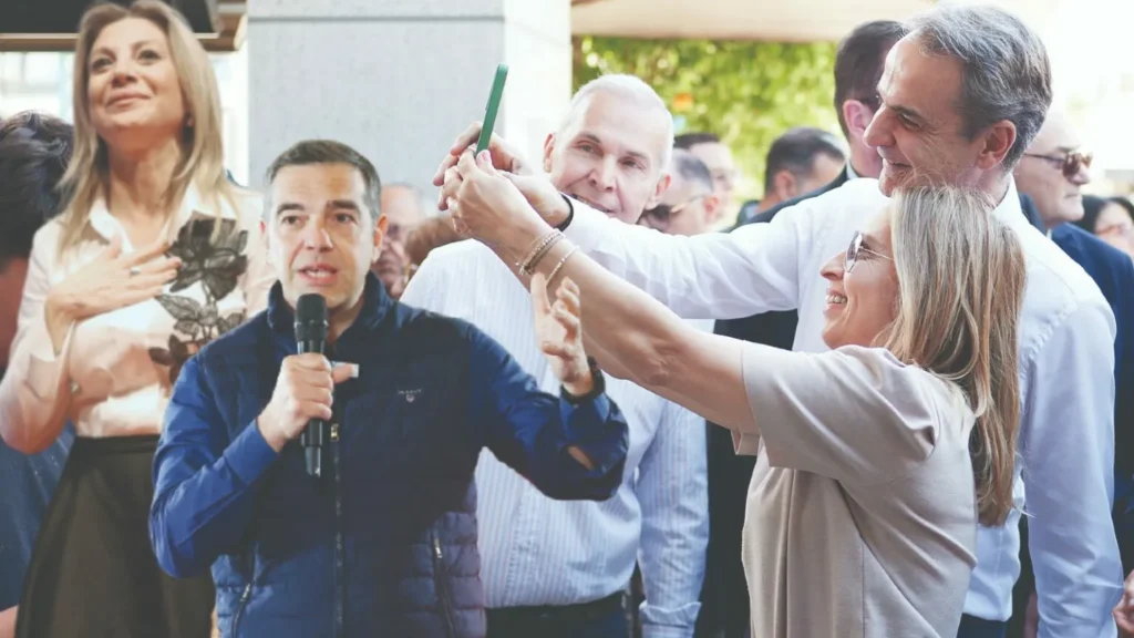 Ο Μητσοτάκης βγαίνει μπροστά με περιοδείες και εθνικά Ο Μητσοτάκης βγαίνει μπροστά με περιοδείες και εθνικά
