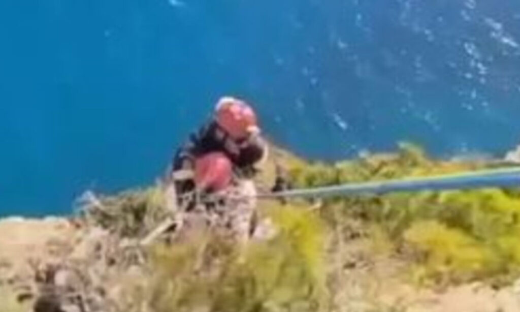 Ζάκυνθος: Πώς η προσπάθεια για selfie με φόντο το Ναυάγιο οδήγησε σε πολύωρη προσπάθεια διάσωσης