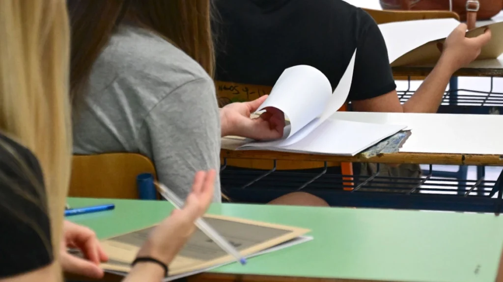 Έκθεση στα ΕΠΑΛ: Τα θέματα και οι απαντήσεις στα Νέα Ελληνικά στις Πανελλαδικές