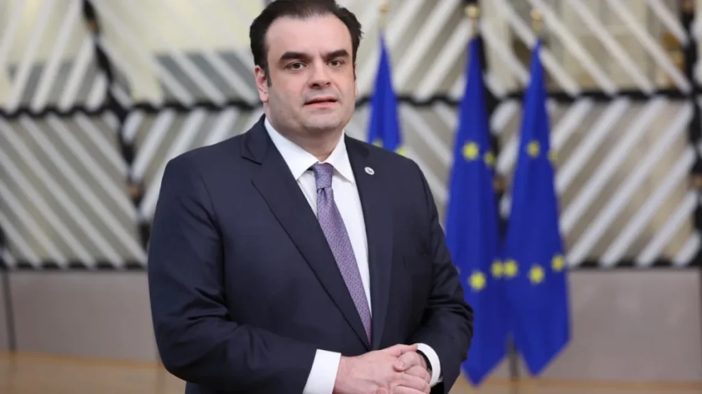 Πιερρακάκης: «Αν δεν ανοίξουν τα Στενά του Ορμούζ, ο Ιούνιος θα είναι χειρότερος»