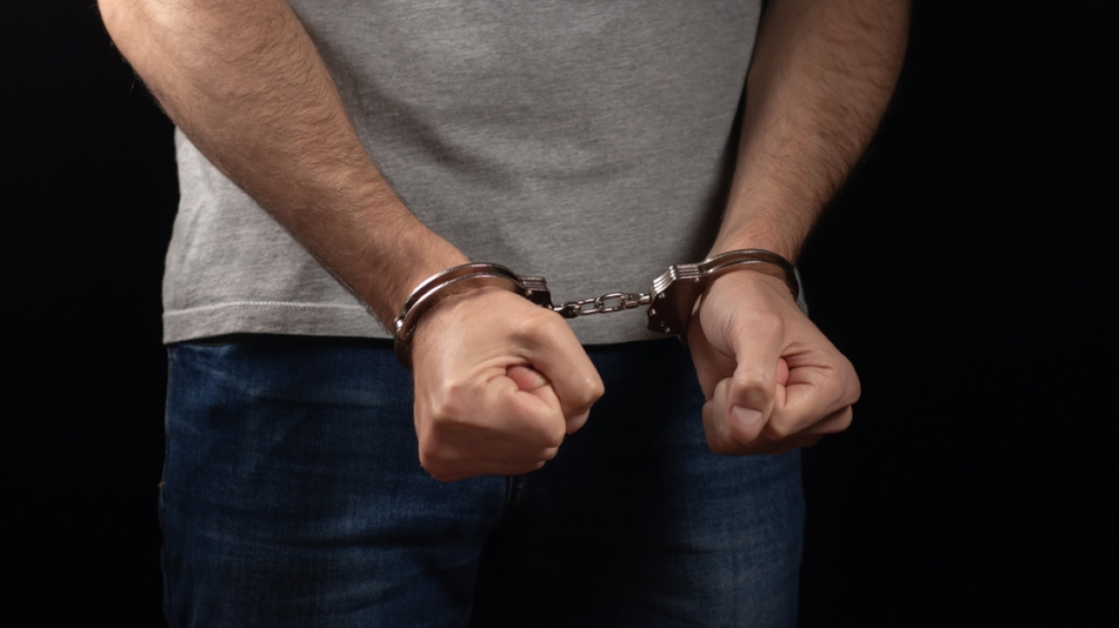 Πετρούπολη: Είχαν αφήσει στον δρόμο δύο ανήλικα δύο και τεσσάρων ετών – Συνελήφθη ο πατέρας