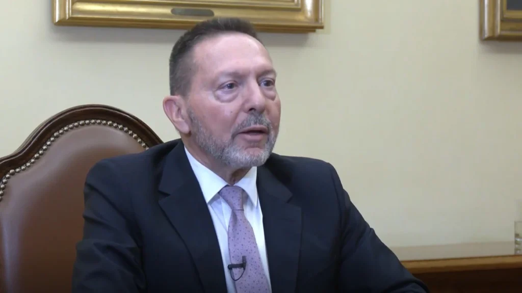 Στουρνάρας: Προειδοποιεί για αύξηση επιτοκίων από την ΕΚΤ αν επιμείνουν οι υψηλές τιμές πετρελαίου