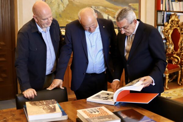 Συνάντηση του Περιφερειάρχη Γιώργου Χατζημάρκου με τον CEO του TUI Group Sebastian Ebel για την πορεία του  «The Rhodes Co-Lab»