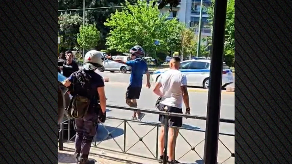 «Τον σκοτώσαμε; Καλά του κάναμε!»: Επίθεση στις κάμερες από συγγενείς του καταδικασμένου για τον θάνατο του 11χρονου Μάριου «Τον σκοτώσαμε; Καλά του κάναμε!»: Επίθεση στις κάμερες από συγγενείς του καταδικασμένου για τον θάνατο του 11χρονου Μάριου
