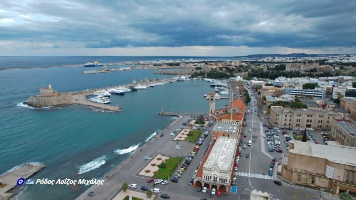 Ανακατασκευάζεται από το Λιμενικό Ταμείο το παραλιακό κρηπίδωμα πίσω από την Περιφέρεια Ανακατασκευάζεται από το Λιμενικό Ταμείο το παραλιακό κρηπίδωμα πίσω από την Περιφέρεια