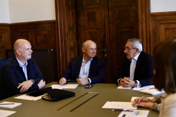 Συνάντηση του Περιφερειάρχη Γιώργου Χατζημάρκου με τον CEO του TUI Group Sebastian Ebel για την πορεία του  «The Rhodes Co-Lab»