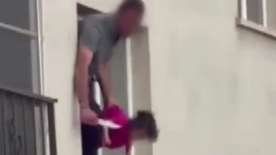 Σκηνές τρόμου στην Άγκυρα: Κρέμασε την 3χρονη κόρη του από το παράθυρο μετά από καυγά με την σύζυγό του, δείτε βίντεο