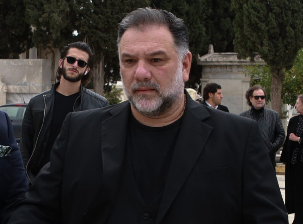 Αρναούτογλου για τη μητέρα του: «Τη μια μέρα με έλεγε με το όνομα μου και με αγκάλιαζε και την άλλη μέρα δεν με αναγνώριζε» Αρναούτογλου για τη μητέρα του: «Τη μια μέρα με έλεγε με το όνομα μου και με αγκάλιαζε και την άλλη μέρα δεν με αναγνώριζε»