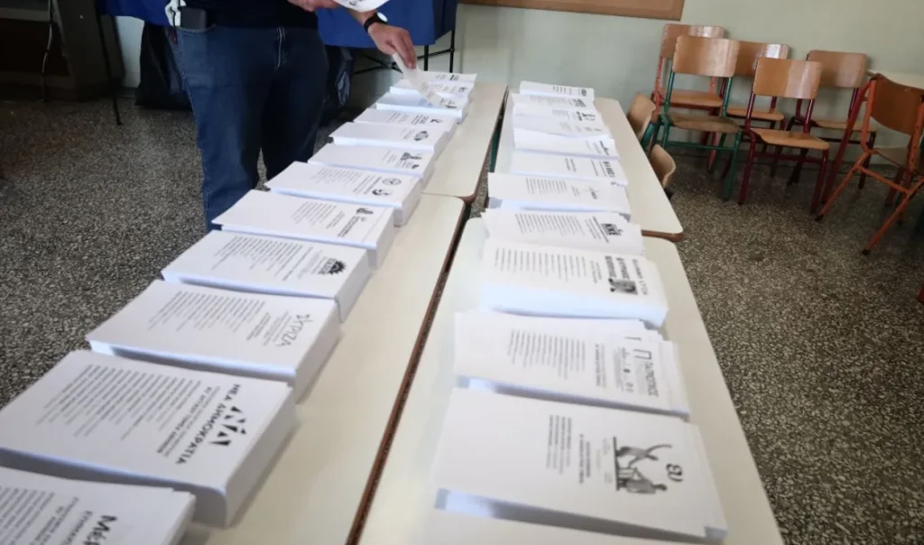 Δημοσκόπηση Prorata: Στο 24% η ΝΔ, στο 14,5% η ΕΛΑΣ του Τσίπρα, τρίτη η Καρυστιανού με 9,5%, τέταρτο το ΠΑΣΟΚ με 8,5%