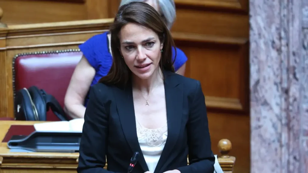 Η Δόμνα Μιχαηλίδου καλεί τους πολίτες να καταθέσουν προτάσεις για το στεγαστικό: «Γίνε μέρος της λύσης»