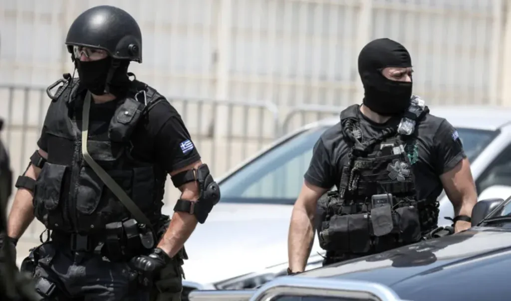 Έφοδος των “Αδιάφθορων” σε Πολεοδομίες της Αττικής: Έξι συλλήψεις, κατασχέθηκαν πάνω από 300.000 ευρώ – Οι ποινικές διώξεις που άσκησε ο Εισαγγελέας Έφοδος των “Αδιάφθορων” σε Πολεοδομίες της Αττικής: Έξι συλλήψεις, κατασχέθηκαν πάνω από 300.000 ευρώ – Οι ποινικές διώξεις που άσκησε ο Εισαγγελέας