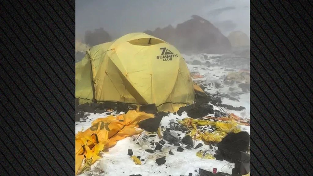 Το Camp IV στο Έβερεστ είναι πλέον μια τεράστια χωματερή, δείτε βίντεο – Σκηνές, φιάλες οξυγόνου και περιττώματα μια «ανάσα» από την κορυφή του κόσμου