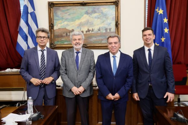 «Οι θέσεις και οι προτάσεις του Μάνου Κόνσολα για τη στήριξη του εμπορίου στις νησιωτικές περιοχές»