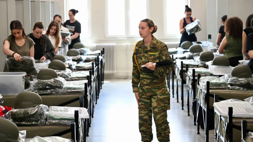Ιστορική μέρα για τις γυναίκες στις Ένοπλες Δυνάμεις: Για πρώτη φορά μπαίνουν ως εθελόντριες στον Στρατό, δείτε βίντεο και εικόνες