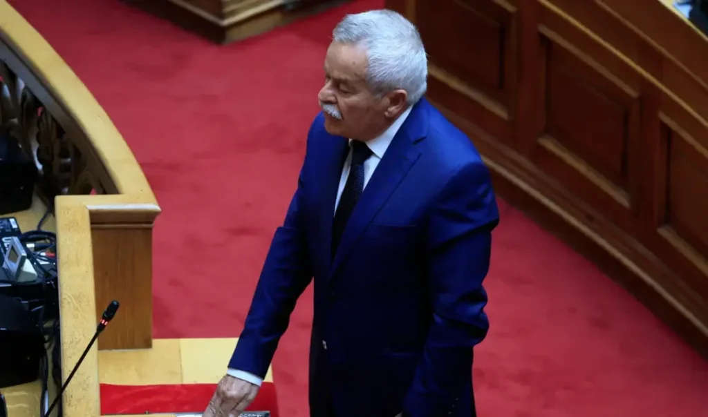 Κώστας Κόλλιας: Ορκίστηκε βουλευτής ΝΔ στην Κορινθία στη θέση του Νίκου Ταγαρά (Eικόνες)
