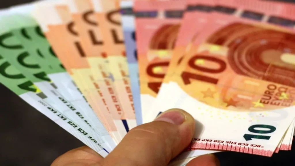 Ο «χάρτης» των πληρωμών από τον e-ΕΦΚΑ και τη ΔΥΠΑ έως τις 19 Ιουνίου Ο «χάρτης» των πληρωμών από τον e-ΕΦΚΑ και τη ΔΥΠΑ έως τις 19 Ιουνίου