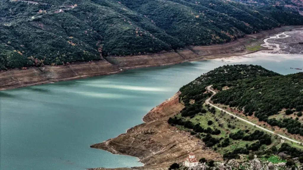 ΥΠΕΝ: Σε δημόσια διαβούλευση η Εθνική Στρατηγική για τα Ύδατα – Οι 3 πυλώνες και οι στρατηγικοί άξονες ΥΠΕΝ: Σε δημόσια διαβούλευση η Εθνική Στρατηγική για τα Ύδατα – Οι 3 πυλώνες και οι στρατηγικοί άξονες