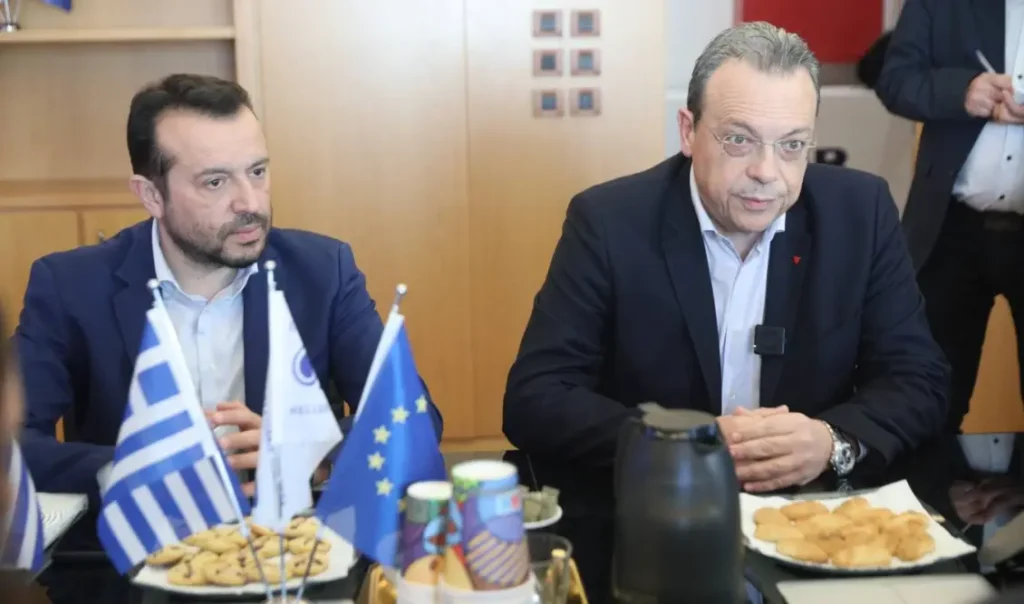 ΣΥΡΙΖΑ: Ο Φάμελλος “έφαγε” τον Νίκο Παππά από Κοινοβουλευτικό Εκπρόσωπο – Τέλος ο Ζαχαριάδης από εκπρόσωπος Τύπου ΣΥΡΙΖΑ: Ο Φάμελλος “έφαγε” τον Νίκο Παππά από Κοινοβουλευτικό Εκπρόσωπο – Τέλος ο Ζαχαριάδης από εκπρόσωπος Τύπου