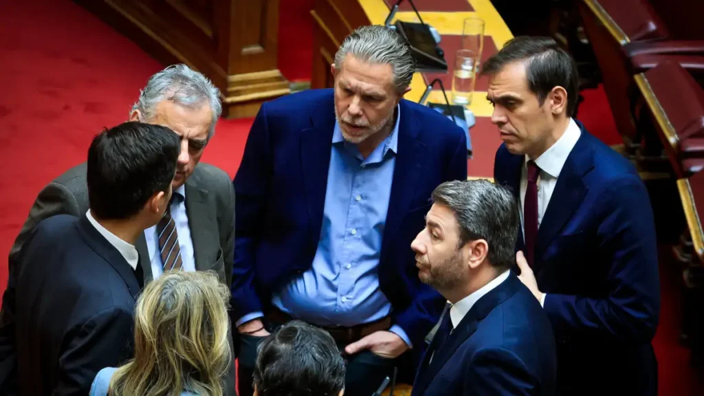 Ο Ανδρουλάκης παρουσιάζει την «ομάδα κρούσης» ενόψει εκλογών: Στην πρώτη γραμμή Γερουλάνος, Αποστολάκη, Μάντζος, Κατρίνης
