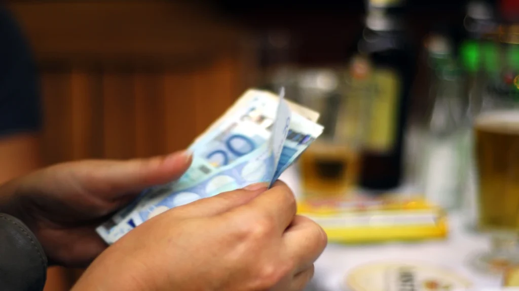 Έκτακτα επιδόματα για τρίτεκνες και πολύτεκνες οικογένειες: Πώς θα υποβληθούν οι αιτήσεις