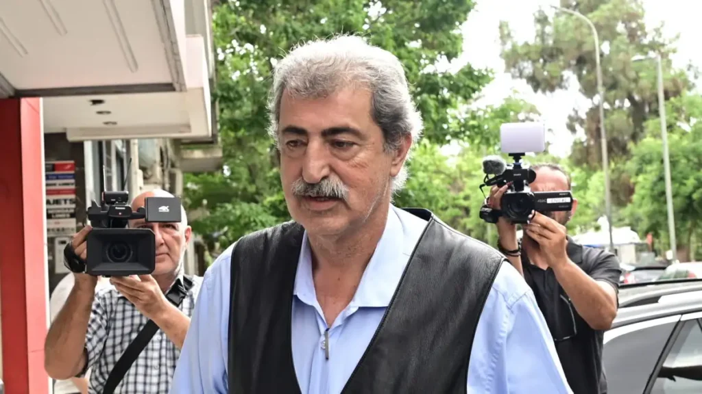 Πολάκης: «Μέσα στις επόμενες δέκα μέρες ο Φάμελλος πρέπει να φέρει συμφωνία με τον Τσίπρα» Πολάκης: «Μέσα στις επόμενες δέκα μέρες ο Φάμελλος πρέπει να φέρει συμφωνία με τον Τσίπρα»