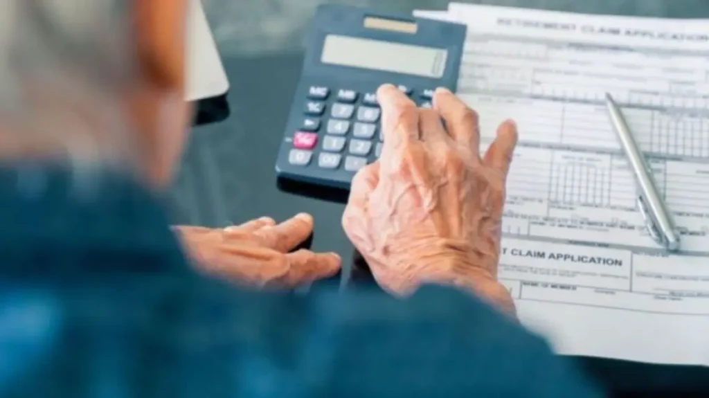 Πότε πληρώνονται οι κύριες και επικουρικές συντάξεις Ιουλίου Πότε πληρώνονται οι κύριες και επικουρικές συντάξεις Ιουλίου
