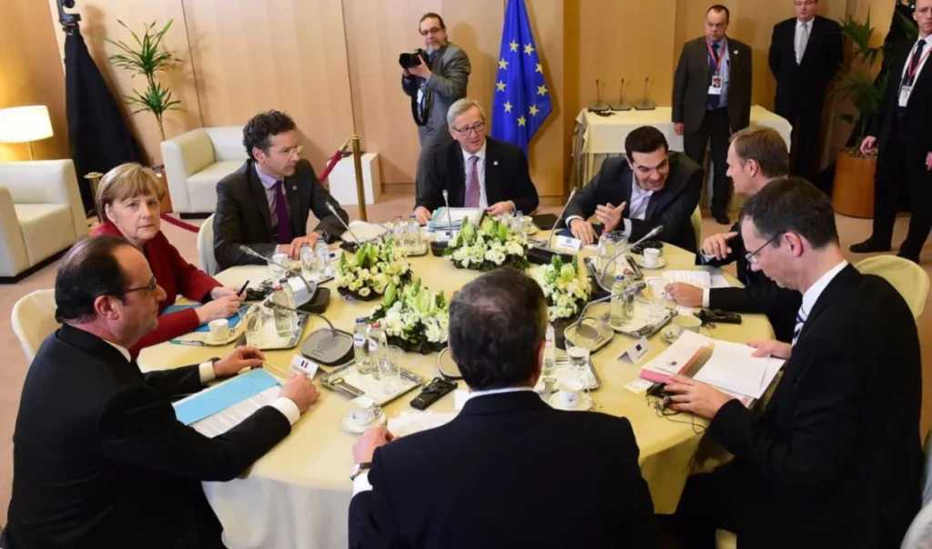 “Στο Χιλιοστό”: Το τηλεφώνημα του Ολάντ στον Τσίπρα μετά το δημοψήφισμα, το “όχι” που έγινε “ναι” και το παραλίγο Grexit – “15 χώρες ήθελαν έξοδο της Ελλάδας από το ευρώ”, αποκάλυψε ο Γιούνκερ