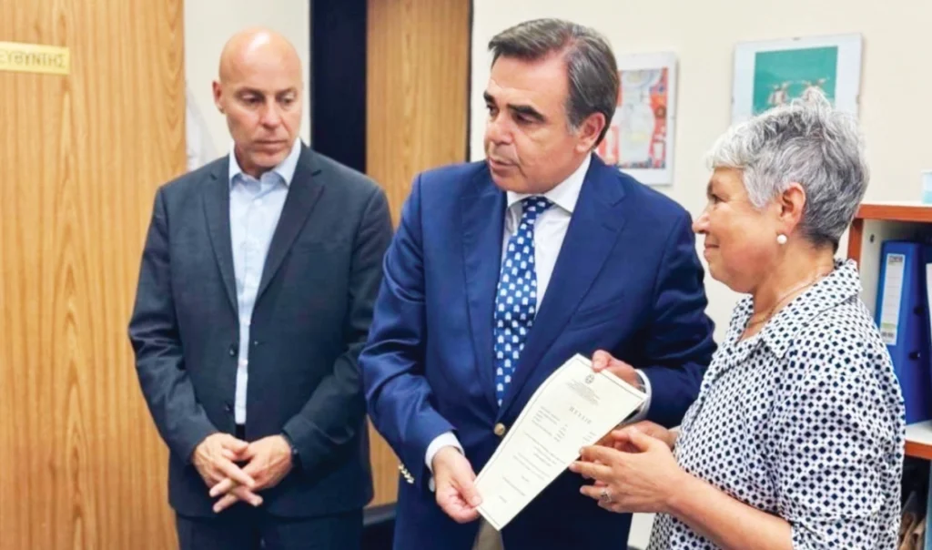 Μαργαρίτης Σχοινάς: Παρέλαβε το πτυχίο του Βαγγέλη Γιακουμάκη στη Γαλακτοκομική Σχολή Ιωαννίνων – Θα το παραδώσει στους γονείς του (Εικόνες)