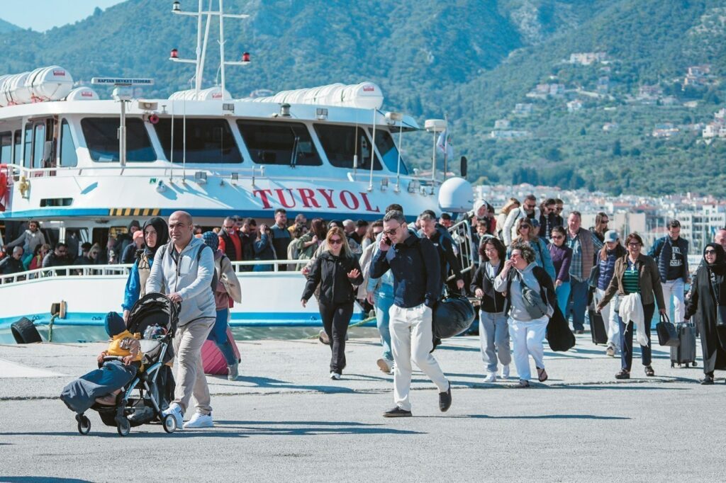 Τουρισμός: 50% περισσότεροι τουρίστες φέτος από Τουρκία – «Κλειδί» η Visa Express