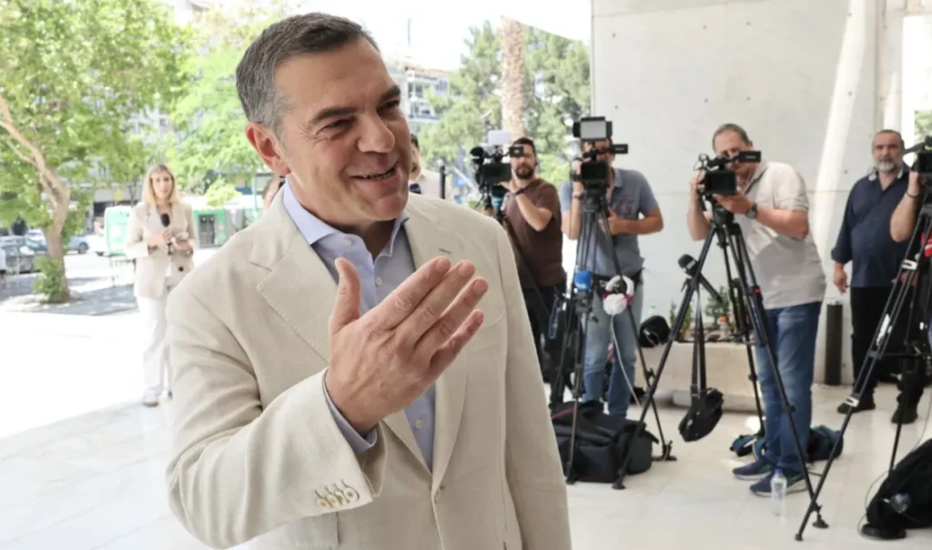 “Γκάζι” από Τσίπρα: Ξεκινά περιοδείες από την Κοκκινιά έως την Κρήτη και στήνει τον μηχανισμό της ΕΛΑΣ – Παρασκηνιακό “φλερτ” με στελέχη του ΠΑΣΟΚ, όλο και πιο κοντά η Αχτσιόγλου “Γκάζι” από Τσίπρα: Ξεκινά περιοδείες από την Κοκκινιά έως την Κρήτη και στήνει τον μηχανισμό της ΕΛΑΣ – Παρασκηνιακό “φλερτ” με στελέχη του ΠΑΣΟΚ, όλο και πιο κοντά η Αχτσιόγλου