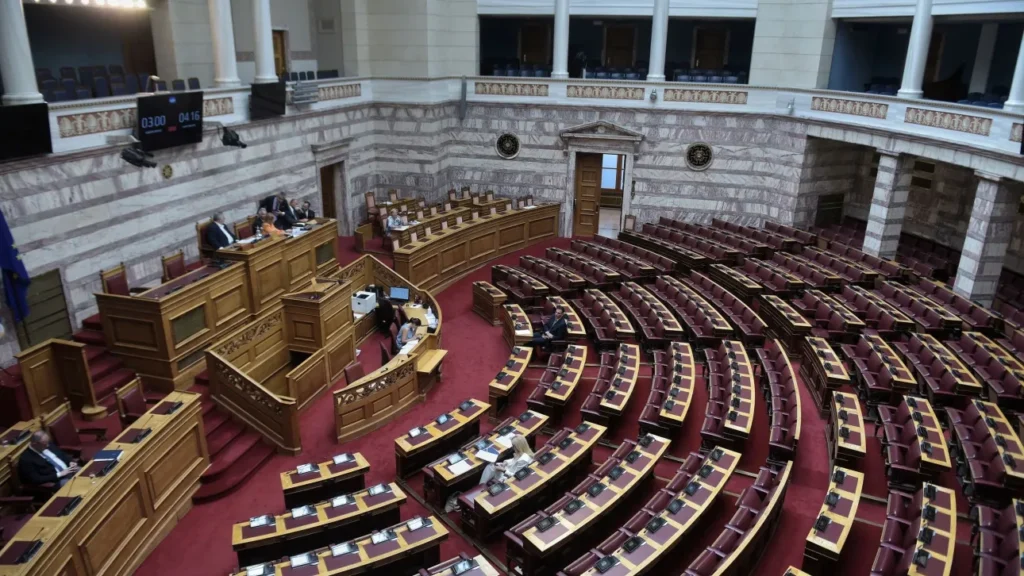 Συνταγματική Αναθεώρηση: Η «χιαστί» πλειοψηφία και το στοίχημα της συναίνεσης – Ξεκινούν οι εργασίες