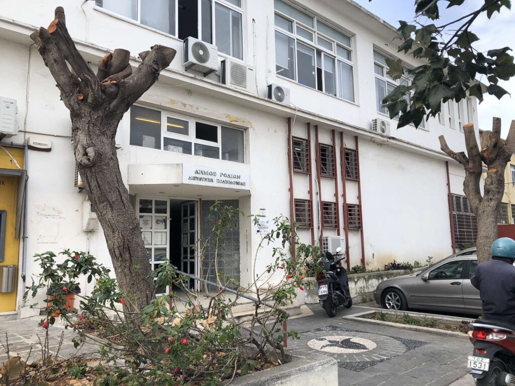 Στο μικροσκόπιο των «αδιάφθορων» 36 οικοδομικές άδειες για πλαστότητα στην Πολεοδομία της Ρόδου Στο μικροσκόπιο των «αδιάφθορων» 36 οικοδομικές άδειες για πλαστότητα στην Πολεοδομία της Ρόδου