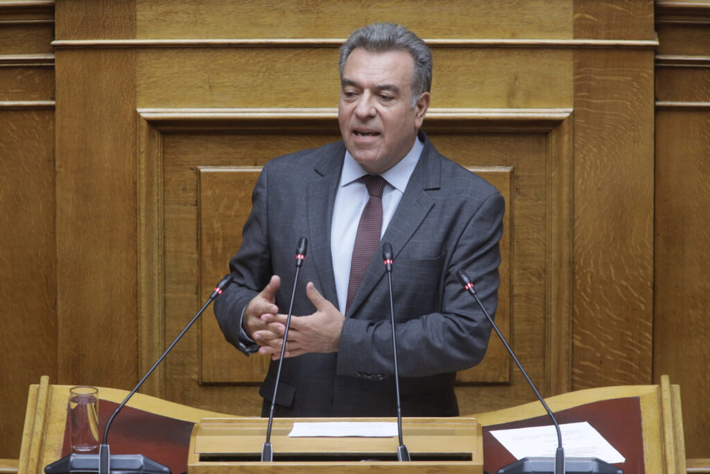Μάνος Κόνσολας: «Συγγενείς ατόμων με αναπηρία θα μπορούν να εργάζονται ως προσωπικοί βοηθοί, μόνο σε νησιωτικούς δήμους κάτω των 5.000 κατοίκων» Μάνος Κόνσολας: «Συγγενείς ατόμων με αναπηρία θα μπορούν να εργάζονται ως προσωπικοί βοηθοί, μόνο σε νησιωτικούς δήμους κάτω των 5.000 κατοίκων»