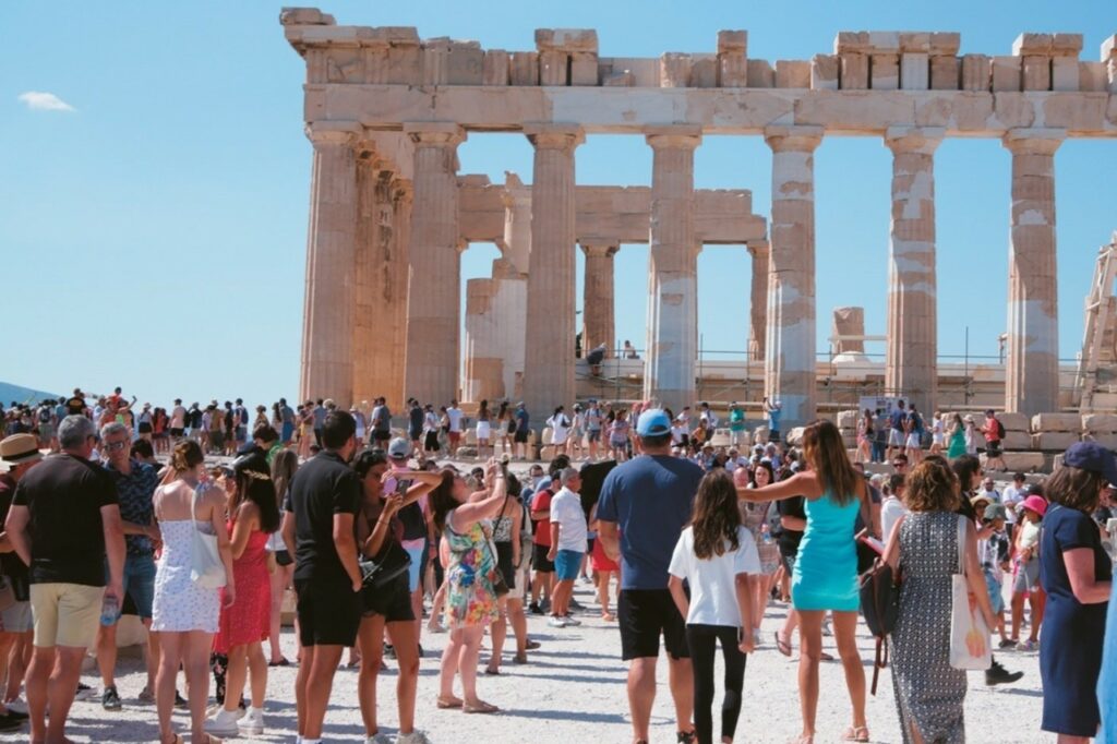 ΤτΕ: Πάνω από 5,3 δισ. ευρώ οι τουριστικές εισπράξεις το α’ πεντάμηνο – Αλμα 25,8%