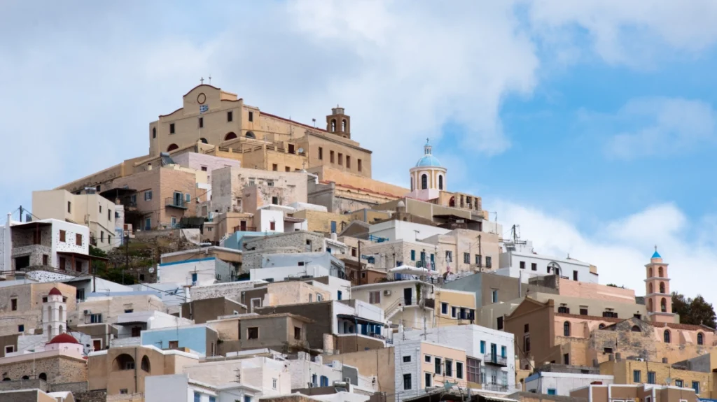 Νεκρή η γυναίκα που μαχαιρώθηκε στη Σύρο: Πήγε σε σπίτι ζευγαριού, λογομάχησε με τη γυναίκα, τη σκότωσε ο σύζυγος Νεκρή η γυναίκα που μαχαιρώθηκε στη Σύρο: Πήγε σε σπίτι ζευγαριού, λογομάχησε με τη γυναίκα, τη σκότωσε ο σύζυγος
