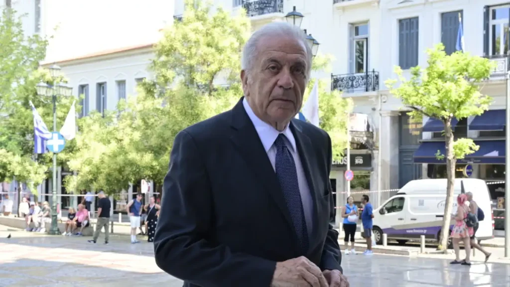 Δημήτρης Αβραμόπουλος: Η Επιτροπή Δεοντολογίας της Βουλής εισηγείται την άρση ασυλίας του για το Qatargate – «Είμαι στη διάθεση των βελγικών Αρχών» Δημήτρης Αβραμόπουλος: Η Επιτροπή Δεοντολογίας της Βουλής εισηγείται την άρση ασυλίας του για το Qatargate – «Είμαι στη διάθεση των βελγικών Αρχών»