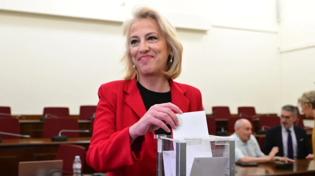 Πρόεδρος του ΣΥΡΙΖΑ η Δούρου με 7 από τις 8 ψήφους, δείτε φωτογραφίες Πρόεδρος του ΣΥΡΙΖΑ η Δούρου με 7 από τις 8 ψήφους, δείτε φωτογραφίες