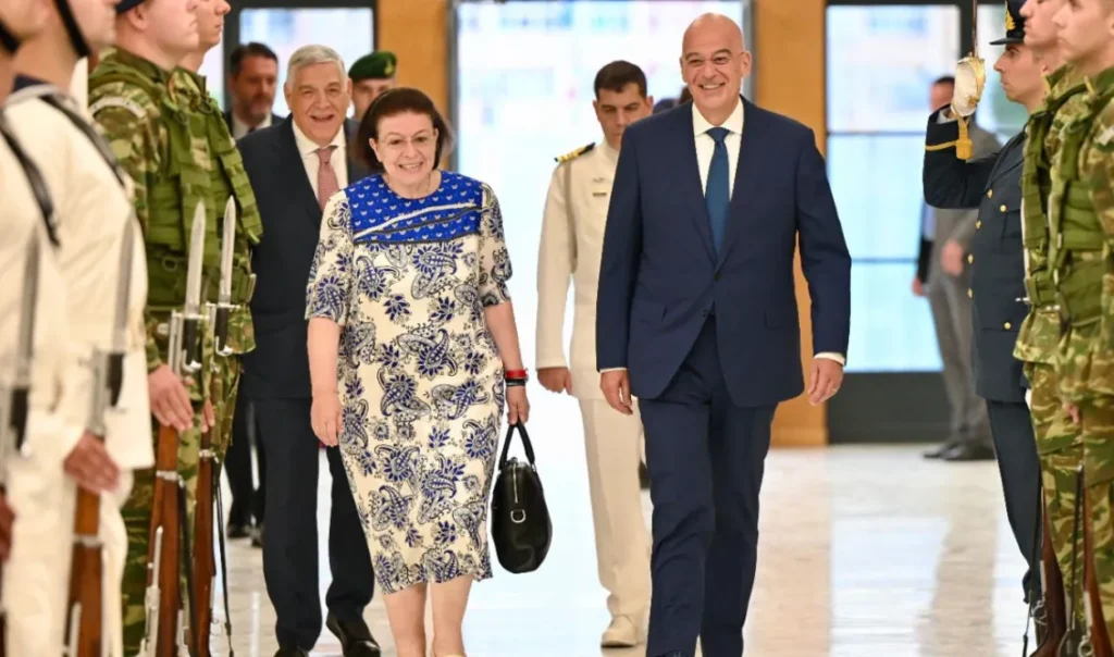 Υπεγράφη η σύμβαση δωρεάς για τη δημιουργία του Εθνικού Μουσείου για το 1821 – “Ξεχωριστή ημέρα για την πατρίδα μας” (Εικόνες) Υπεγράφη η σύμβαση δωρεάς για τη δημιουργία του Εθνικού Μουσείου για το 1821 – “Ξεχωριστή ημέρα για την πατρίδα μας” (Εικόνες)