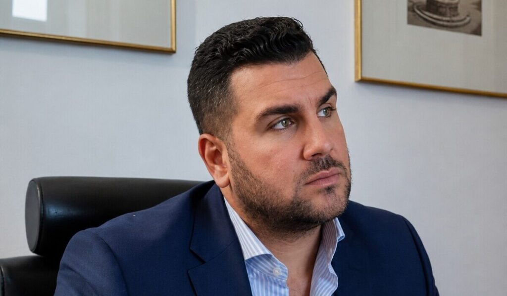 ΚΑΜΠΟΥΡΗΣ ΤΗΛΕΜΑΧΟΣ:«Κύριε Βαγιανέ, αφήστε εμένα. Απαντήστε στα λύματα.» ΚΑΜΠΟΥΡΗΣ ΤΗΛΕΜΑΧΟΣ:«Κύριε Βαγιανέ, αφήστε εμένα. Απαντήστε στα λύματα.»