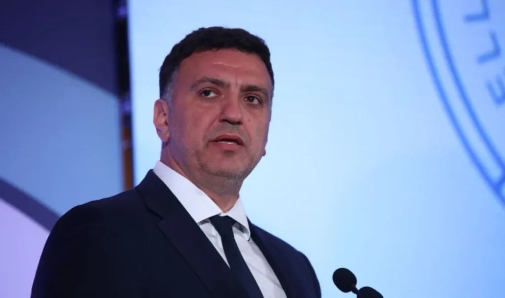 Βασίλης Κικίλιας: “Πετύχαμε να μην ανέβουν οι τιμές των ακτοπλοϊκών τα τελευταία 2 χρόνια” – Εντατικοί έλεγχοι στα πλοία και 500 νέες προσλήψεις στο Λιμενικό (Βίντεο)
