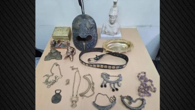 Συνελήφθησαν δύο νεαροί για κλοπές στην Ρόδο, είχαν στην κατοχή τους από περικεφαλαία μέχρι και εικόνες