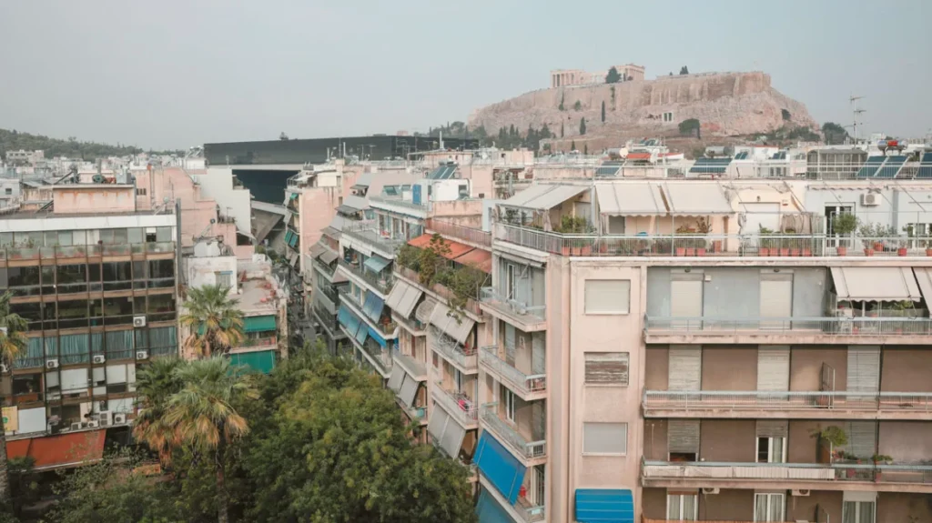 Ξεμπλοκάρουν οι επισκευές και οι μεταβιβάσεις στις πολυκατοικίες, με διαταγή πληρωμής τα κοινόχρηστα – Τι αλλάζει με τον νέο νόμο Φλωρίδη