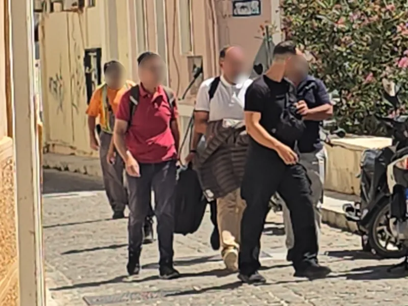 Ελεύθερος ο δήμαρχος και οι άλλοι τρεις συλληφθέντες για τη φωτιά στην Πάρο Ελεύθερος ο δήμαρχος και οι άλλοι τρεις συλληφθέντες για τη φωτιά στην Πάρο