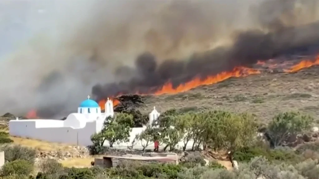 Οκτώ συλλήψεις για τις φωτιές σε όλη την Ελλάδα, ανάμεσά τους ο δήμαρχος κι ο αντιδήμαρχος Πάρου, εργολάβος και δημοτικός υπάλληλος για τον ΧΥΤΑ Οκτώ συλλήψεις για τις φωτιές σε όλη την Ελλάδα, ανάμεσά τους ο δήμαρχος κι ο αντιδήμαρχος Πάρου, εργολάβος και δημοτικός υπάλληλος για τον ΧΥΤΑ