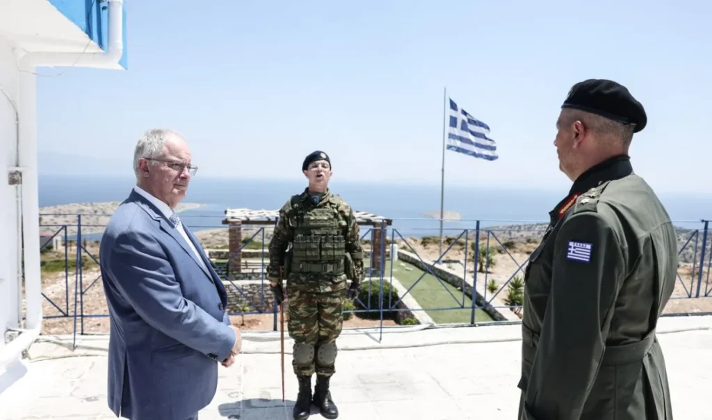 Τασούλας από επιτηρητικό φυλάκιο Αγαθονησίου: Αποφασιστικότητα να υπερασπιστούμε την κυριαρχία μας έναντι οποιασδήποτε απειλής ή πρόκλησης (Εικόνες) Τασούλας από επιτηρητικό φυλάκιο Αγαθονησίου: Αποφασιστικότητα να υπερασπιστούμε την κυριαρχία μας έναντι οποιασδήποτε απειλής ή πρόκλησης (Εικόνες)