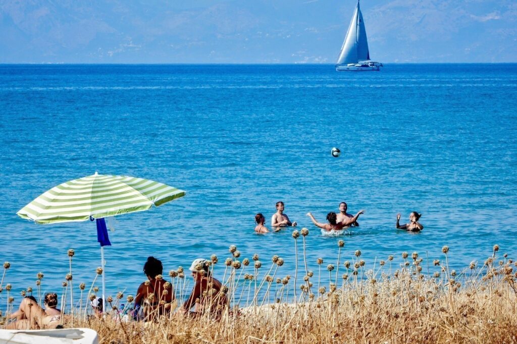 Τουρισμός για Όλους 2026 – Voucher διακοπών έως €600: Αυξάνονται τα εισοδηματικά όρια, ενισχύονται ΑμεΑ και πολύτεκνοι